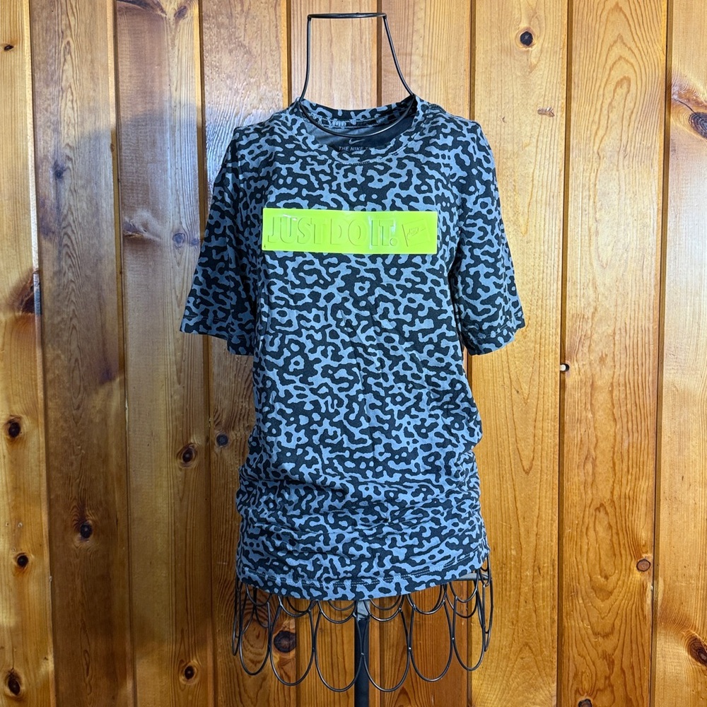 Nike Gray and neon green Patterned Tee size XS sports gym causal shirt women’s